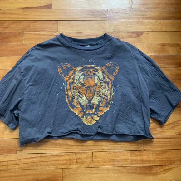 Cropped Graphic Tee - Picture 1 of 2